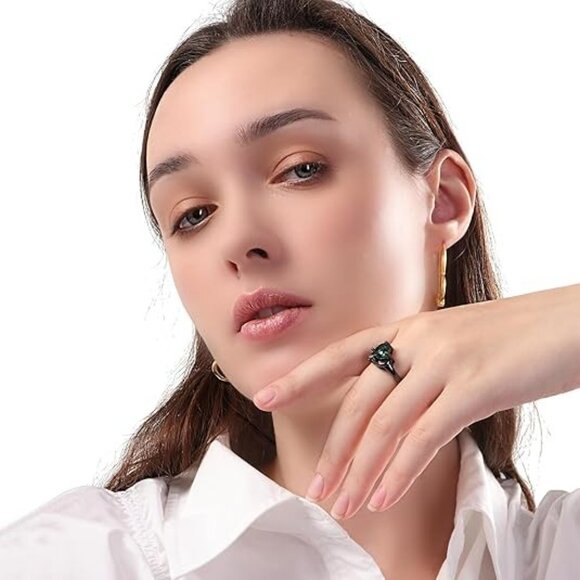 Heart Cubic Zirconia Promise Ring for Women - Emerald Zirconia with Black Ring - Picture 3 of 5